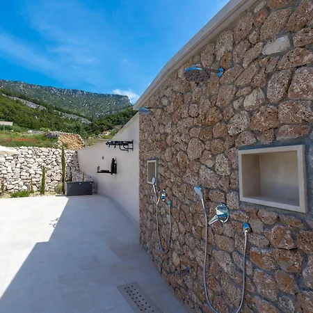 アパート Grey House