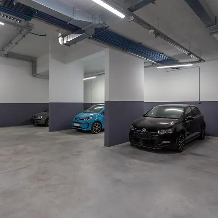 Grey House 아파트 볼