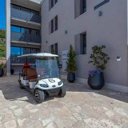 Grey House Apartman